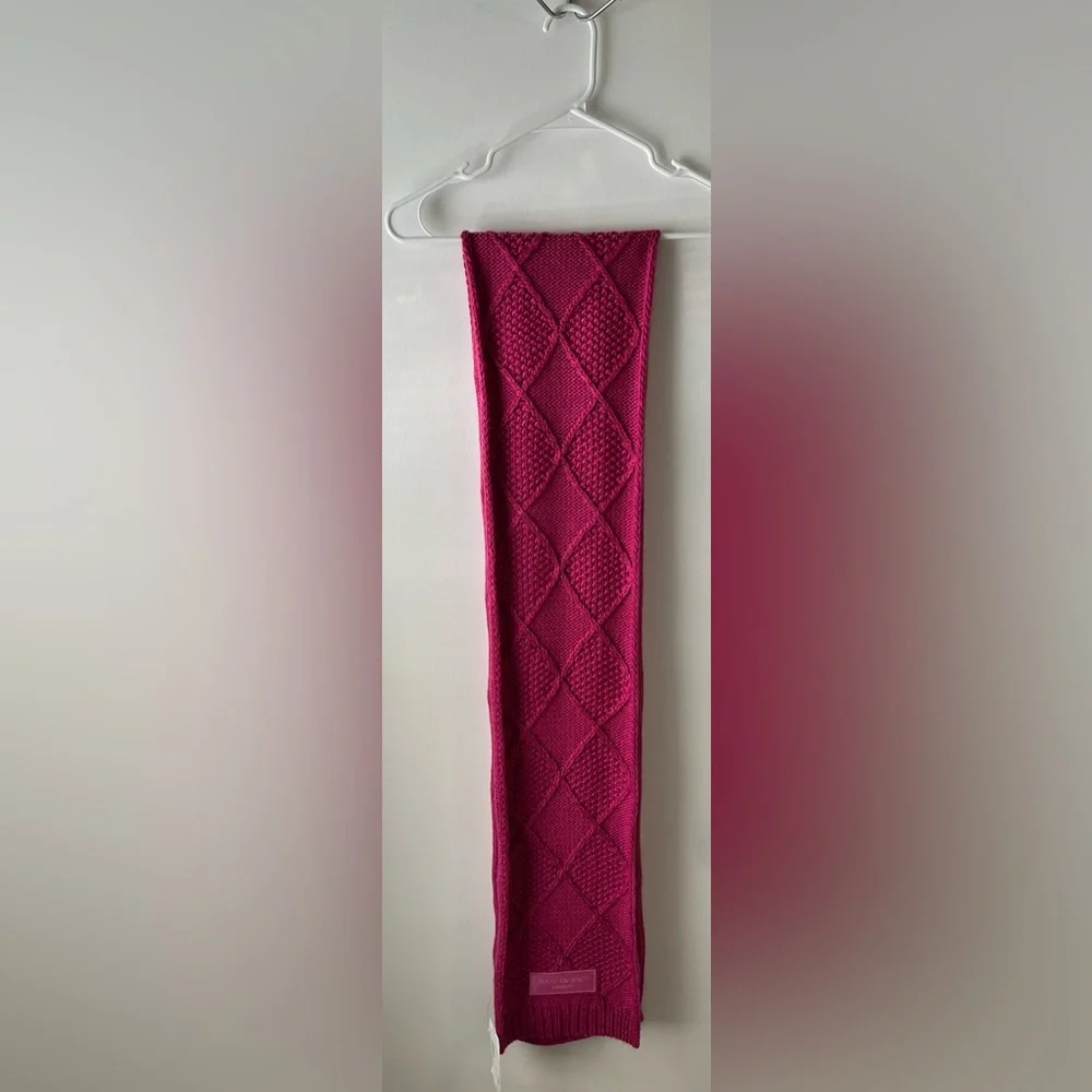 Kurt Geiger London Metallic Cable Stitch Scarf in Fuchsia